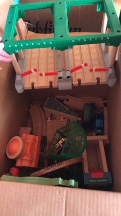 Thomas The Train Tracks & Accessories 