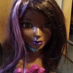 STYLING DOLL HEAD