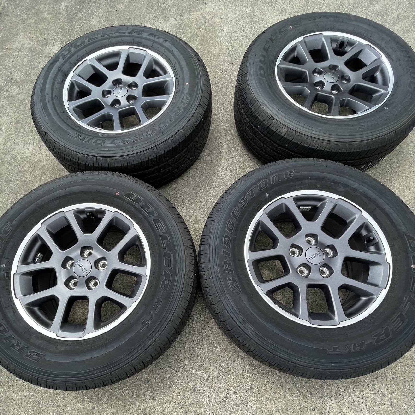 *BRAND NEW*  Jeep wheels and tires  225/70 R18