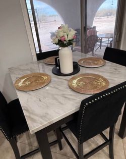 Gorgeous‼️ 5-pc counter Height dining table set white faux marble table top