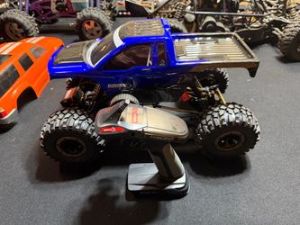 New red at racing rock climber