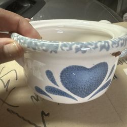 4  Soup Bowls With Lids. 
