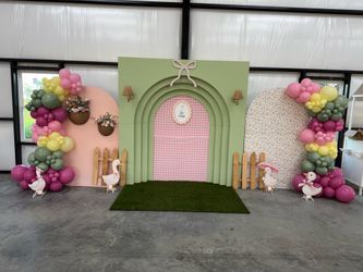 8’ x 8’ Wood Arch Backdrop