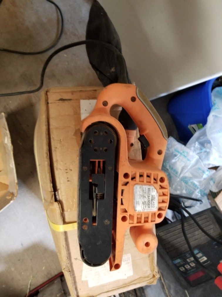 Chicago ELECTRIC 3 X 21 Belt Sander