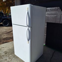 Frigidaire Refrigerator 