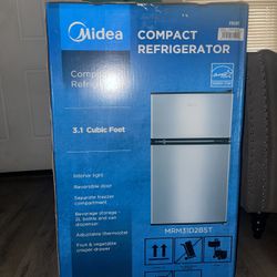 Modes Compact Refrigerator 