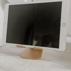 Tablet stand - Rose gold