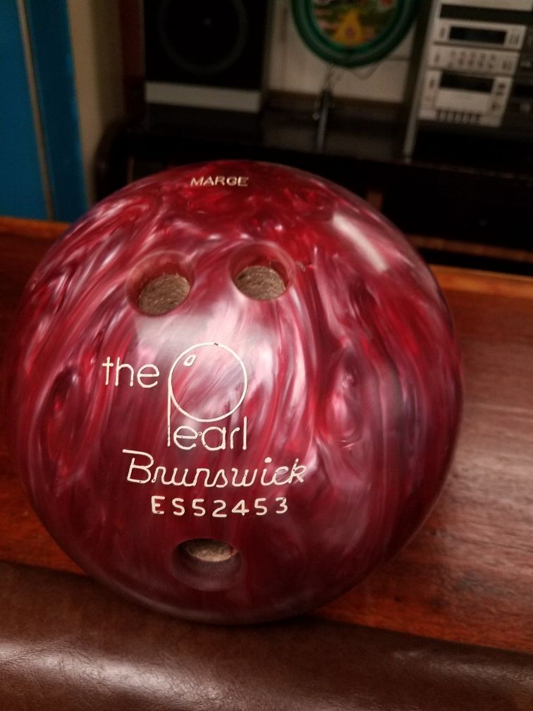 Brunswick 10 lb "The Pearl" Bowling Ball