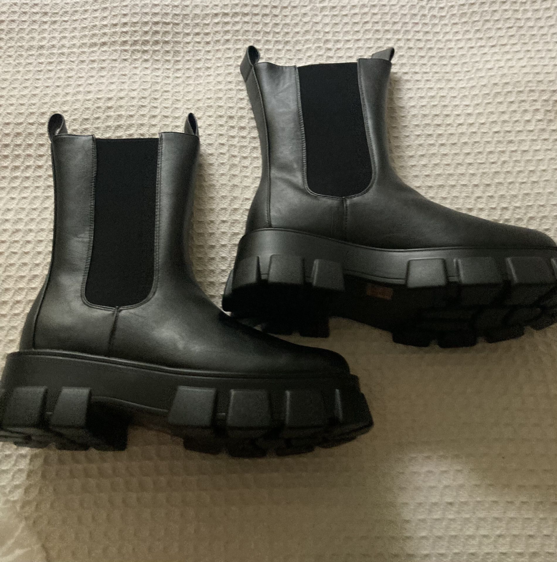 Women Chelsea Chunky Boots