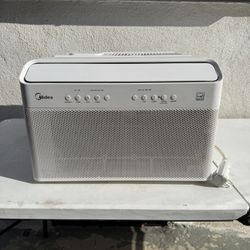  Midea Air Conditioner 12,000 BTU/h 
