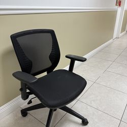 Black office chair