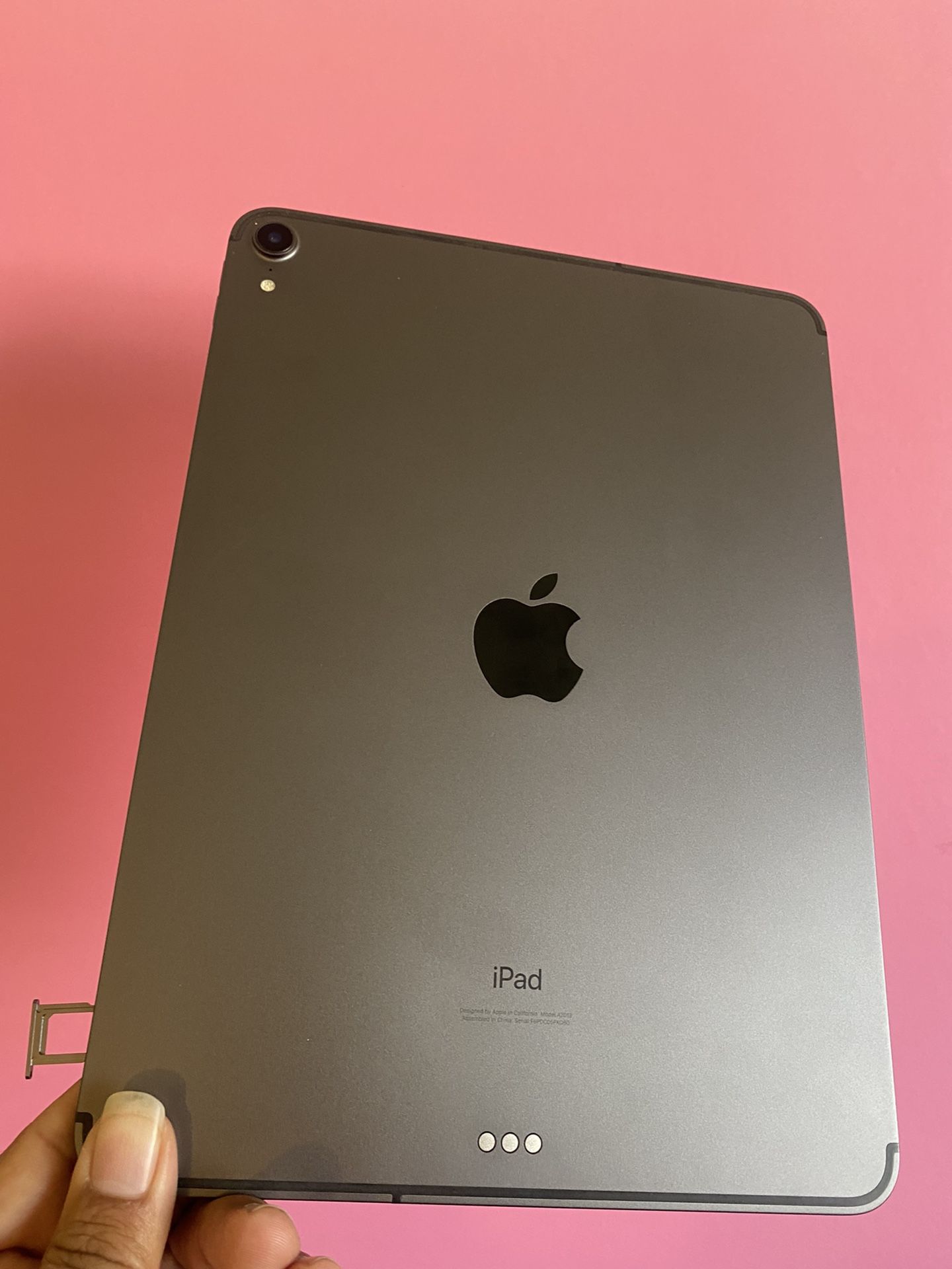 Apple IPad Pro 11” (Face ID/LiquidRetina /2018 model) 64GB WiFi + 