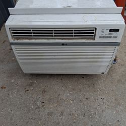 Window A/C 18,000 Btu Cools 1000sq-ft Room 230/208 Volt Plug Works Perfectly Ice Cold 