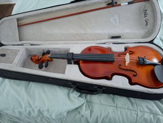 Violin (used but in good condition)