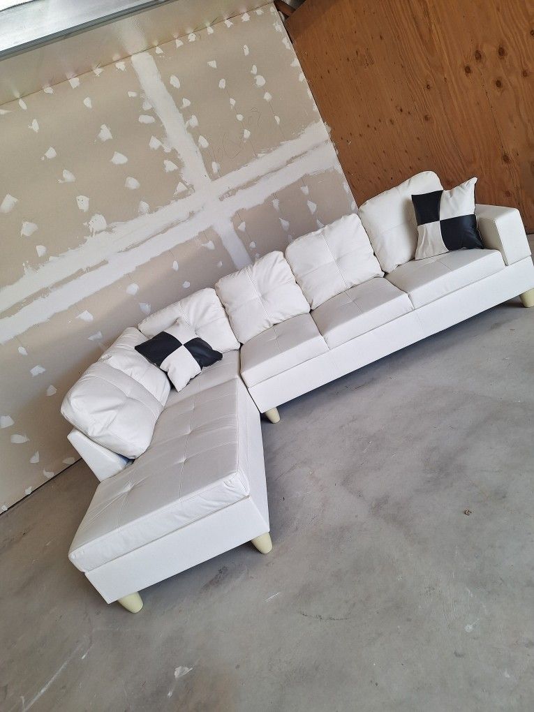 Outdoor Small LeatherSofaSectional$480 FIRM