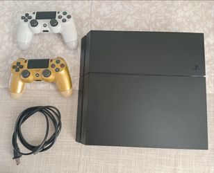 Sony PlayStation 4 Console with Two Controllers+ Games