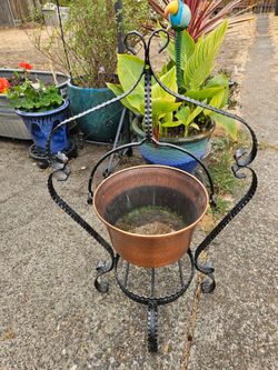 Metal basket holder