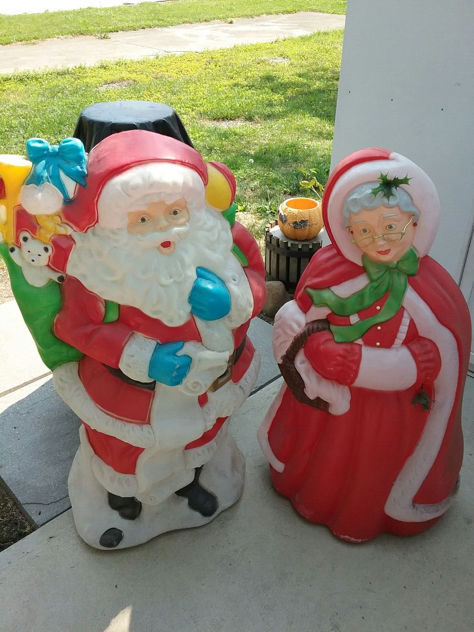 Mr. And mrs. Santa Claus blow mold