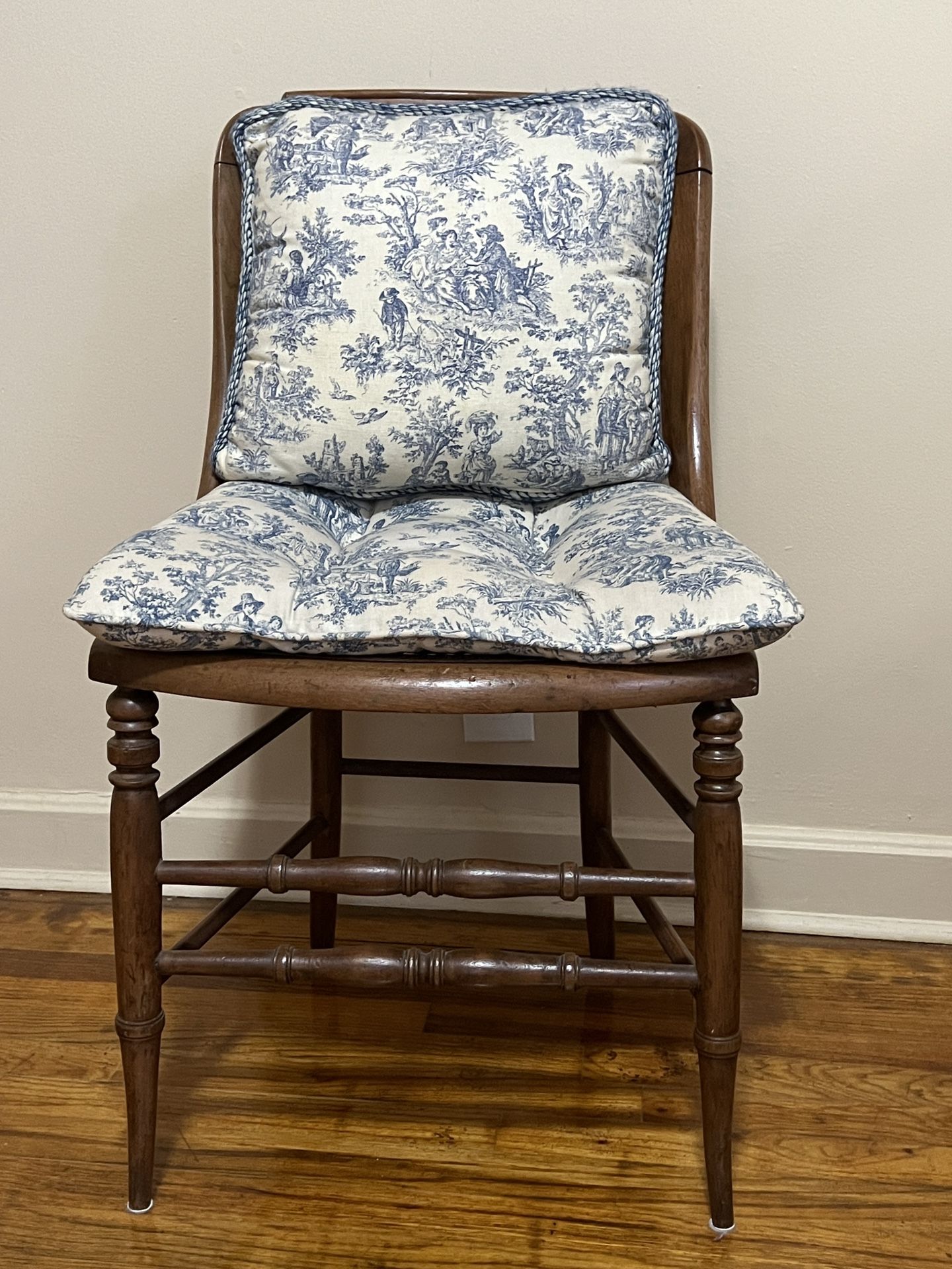 Sitting Chair