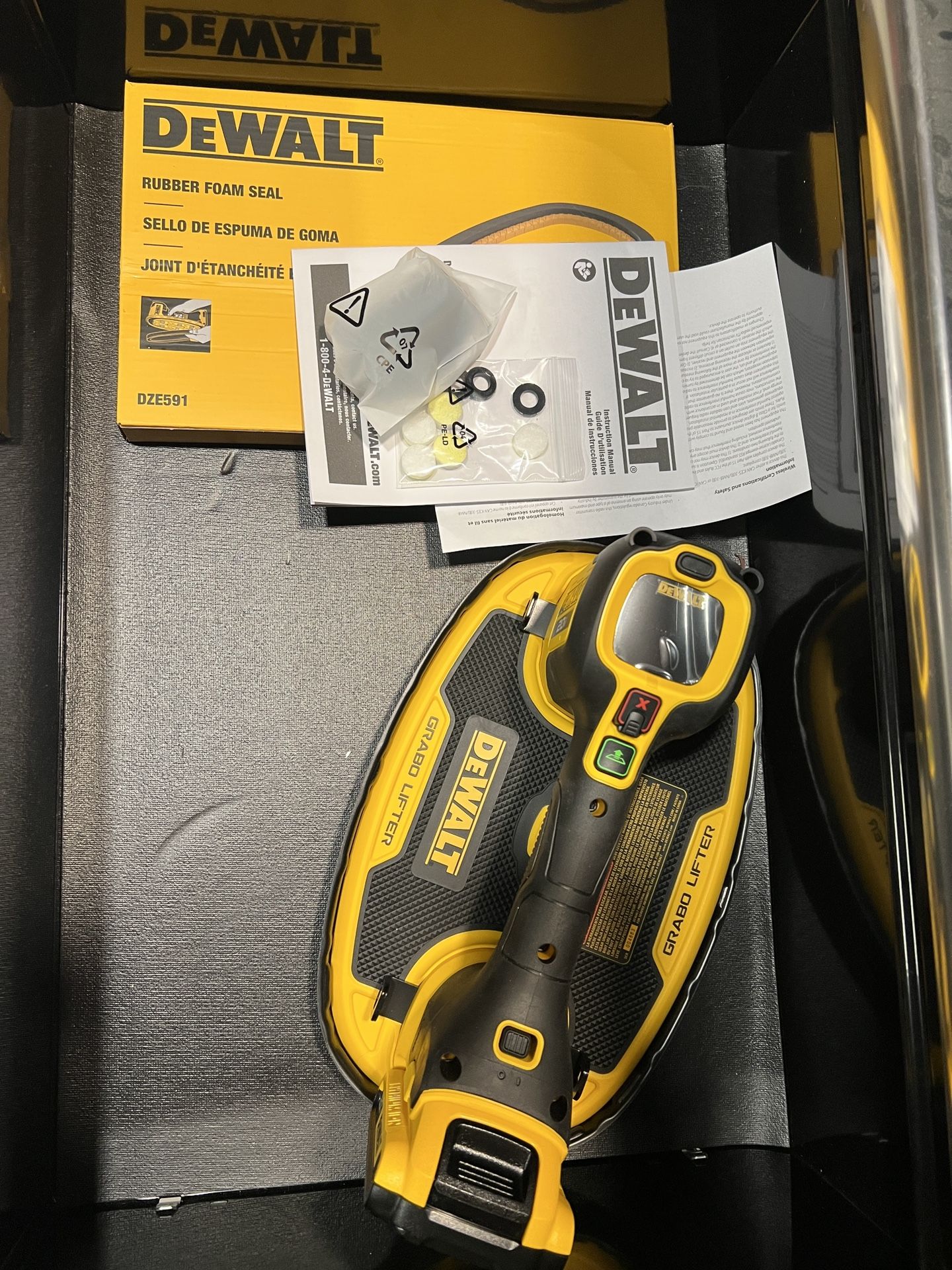 DeWalt 20v GRABO With Battery And Extra Seal