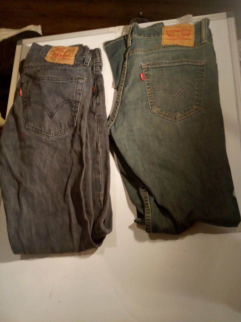 PRE OWNED LEVI STRAUSS BLUE JEANS