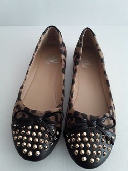 Flats chettah print size 8