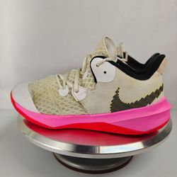 Size 8.5 US Men's Nike Zoom Hyperspeed Court SE volleyball shoes