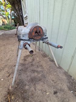Pipe threader