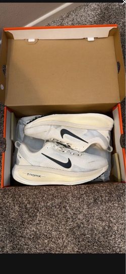 Nike’s Men Size 8 & Women Size 9.5