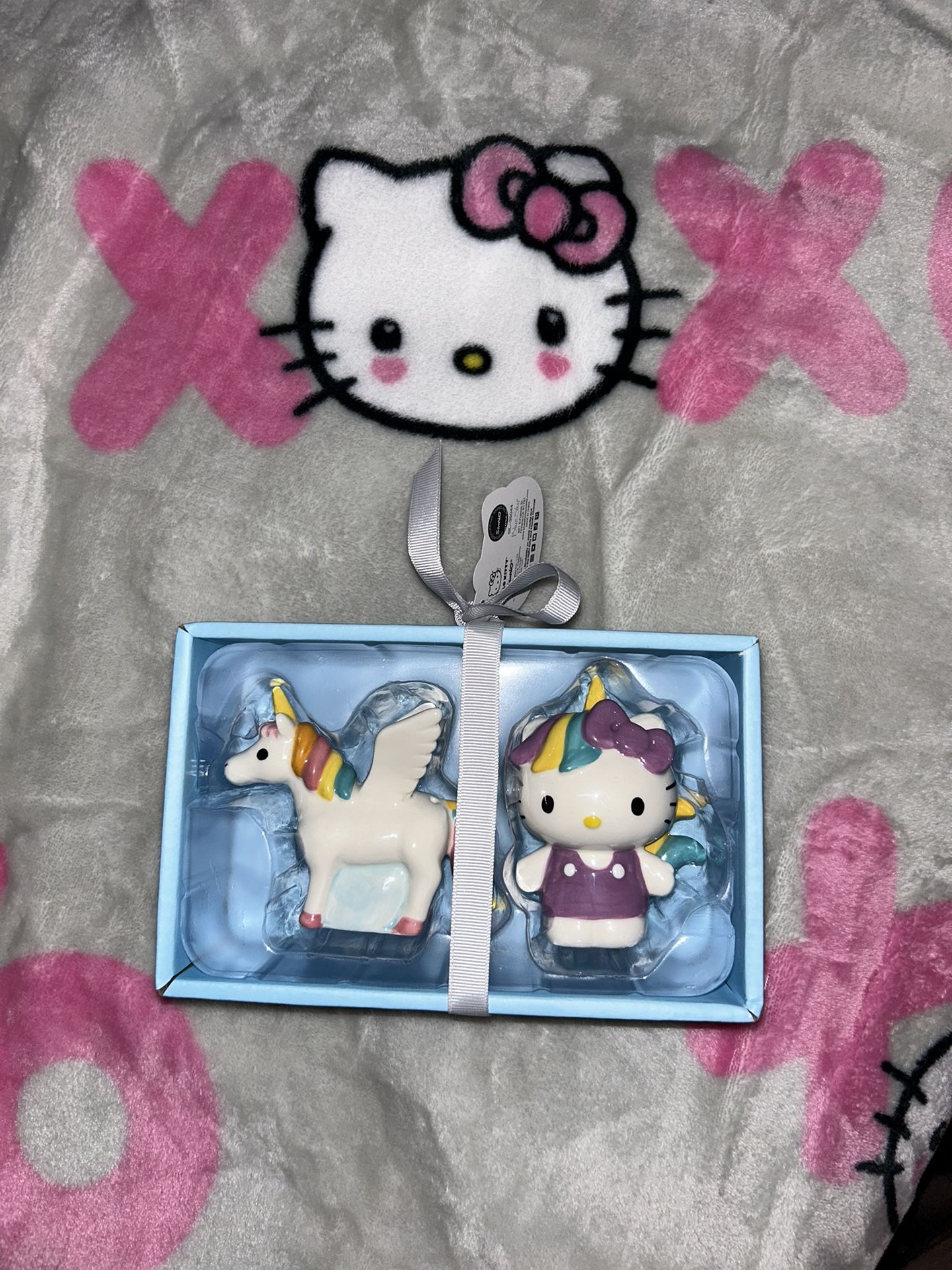 hello kitty salt & pepper shakers π PICK UP IN GRANADA HILLS