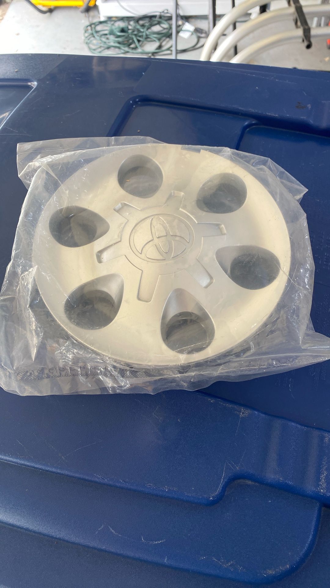 2 Hubcap Centers for Toyota 