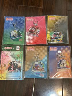 Round 1 One Piece Keychain Lot of 6 luffy zoro nami nico robin demon slayer