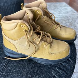 Kids Shoe- Nike Manga