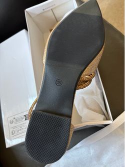 Flat slip on. Very nice new condition.