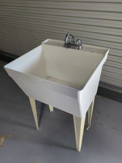 Utility sink