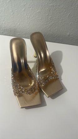 Tacones dorados