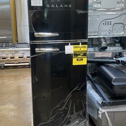 Galanz 7.6 Cu Ft Retro Mini Top Freezer Refrigerator in Black