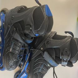 Schwinn black and blue roller blades
Fit sizes 6-7.5