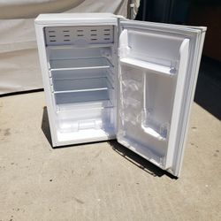 Mini Refrigerator With Freezer 