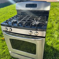 GE 30" stainless steel freestanding gas range Stove