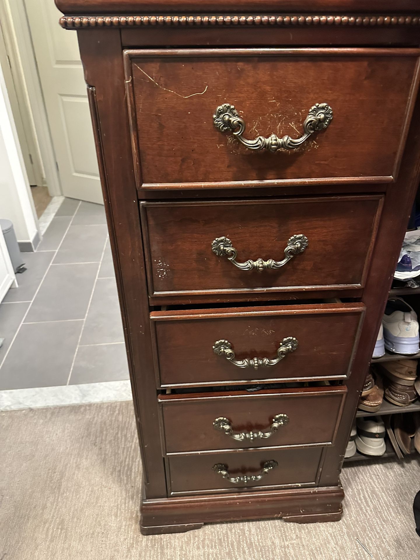 Dresser 