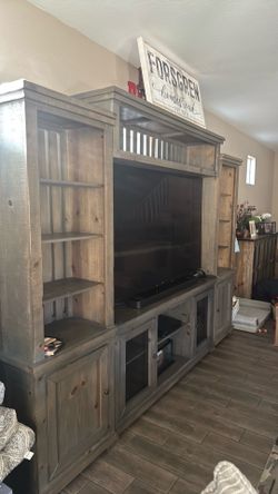 Entertainment center