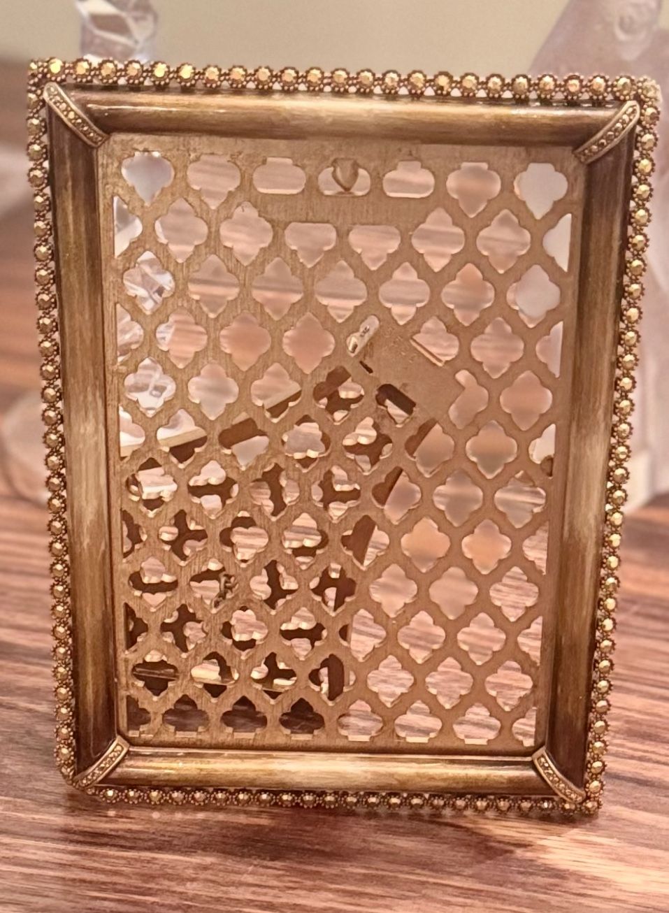 Jay Strongwater Swarovski Crystal Enameled Frame 5”x7” x Gold Design at back retails for close to $1k, score this stunner for a steal!