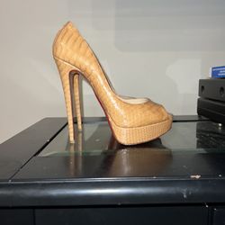 Christian Louboutin Beige/Nude Crystal Coated Python Lady Peep Toe Platform Pumps size 38.5. Soles have wear & scrape on 1. See pics 