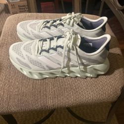 Men’s Adidas Switch Fwd Size 11.5