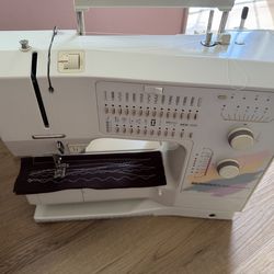 Bernina 1090 just serviced! Perfect condition
