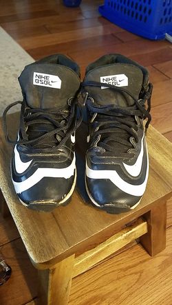 Youth baseball cleats 2.5y