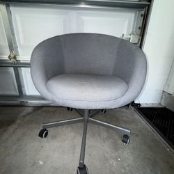 2 Desk Office Chairs With Wheels