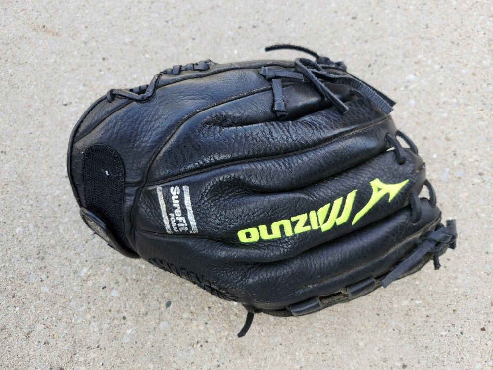 Mizuno Professional Finch Model youth baseball glove.