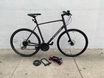 Trek FX2 - Size: XL + rear light, bell, pump and 2 locks
